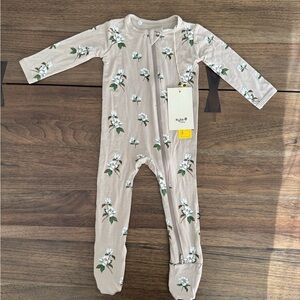 Kyte BABY Magnolia Floral footie pajama - Tan and White